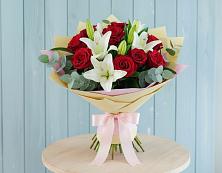 Букет цветов из:  Лилии и Розы в Бичуре