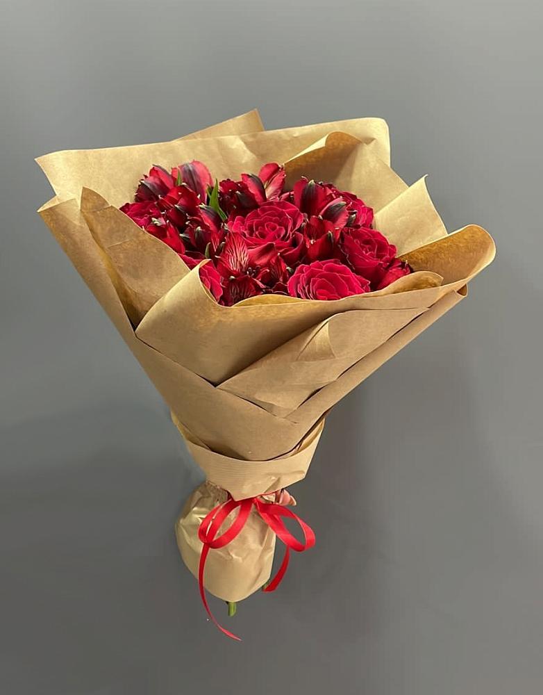 Букет цветов из: Альстромерии и Розы в Бичуре