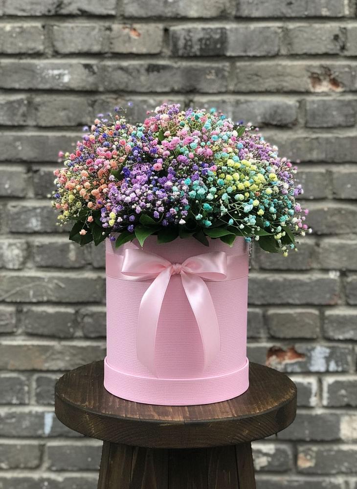 Цветочная композиция из Гипсофила и Розы в шляпной коробке в Бичуре