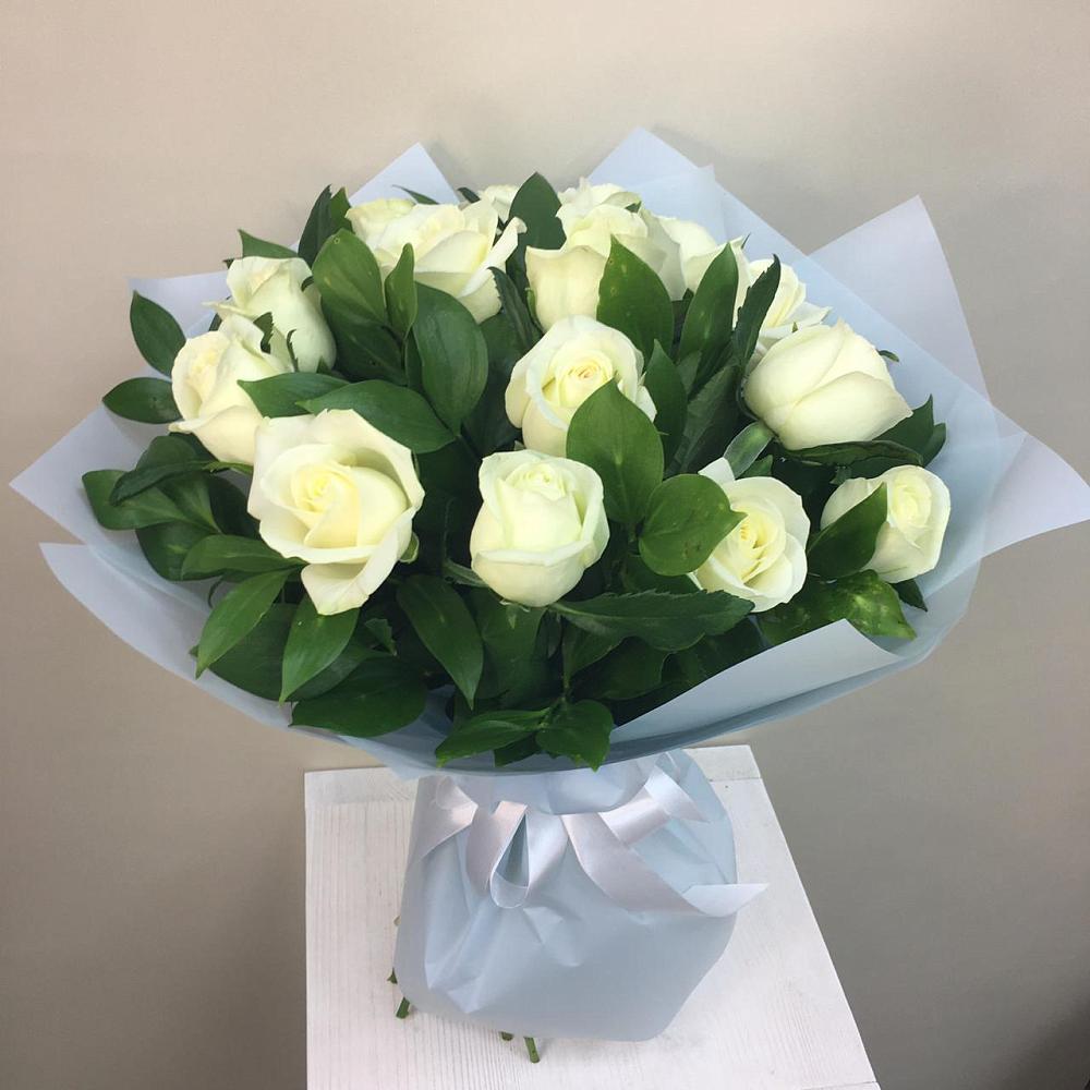 Букет 15 Белых роз Проуд в Бичуре