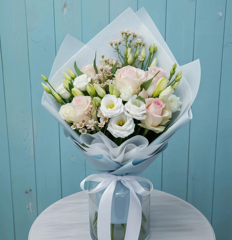 Букет цветов из: Розы и Лизиантусы в Бичуре