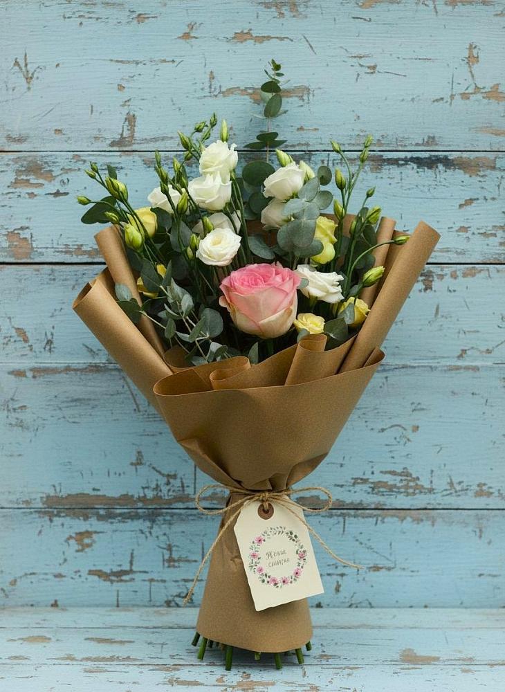 Букет цветов из: Розы и Лизиантусы в Бичуре