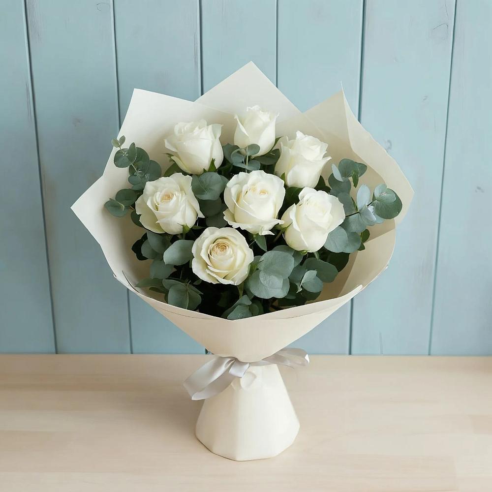 Букет Белые розы в Эвкалипте в Бичуре