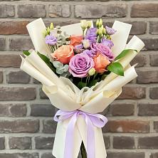 Букет цветов из:  Лизиантусы и Розы в Бичуре