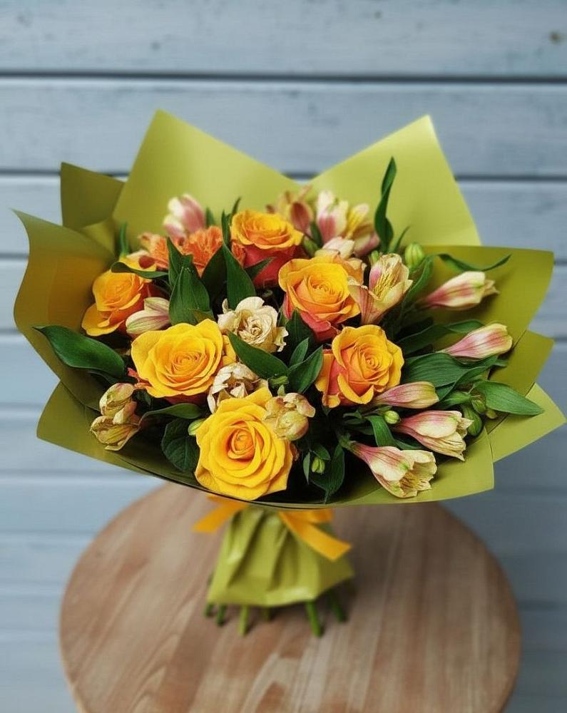 Букет цветов из: Альстромерии и Розы в Бичуре