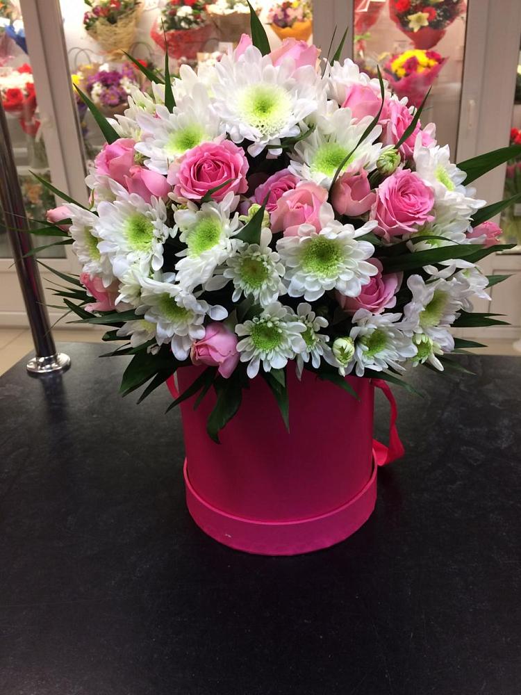 Цветочная композиция из Розы и Хризантемы в шляпной коробке в Бичуре