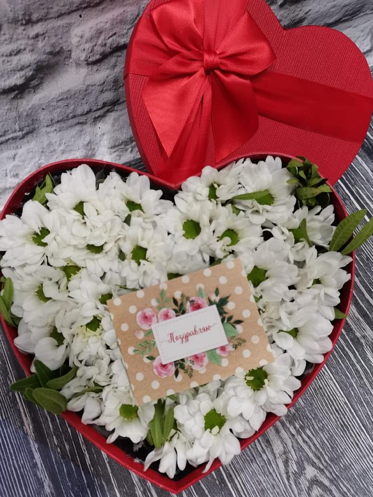 Цветочная композиция из Хризантемы в виде сердца в Бичуре