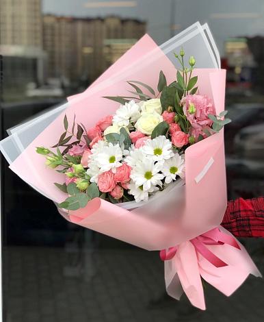 Букет цветов из: Розы, Лизиантусы и Хризантемы в Бичуре